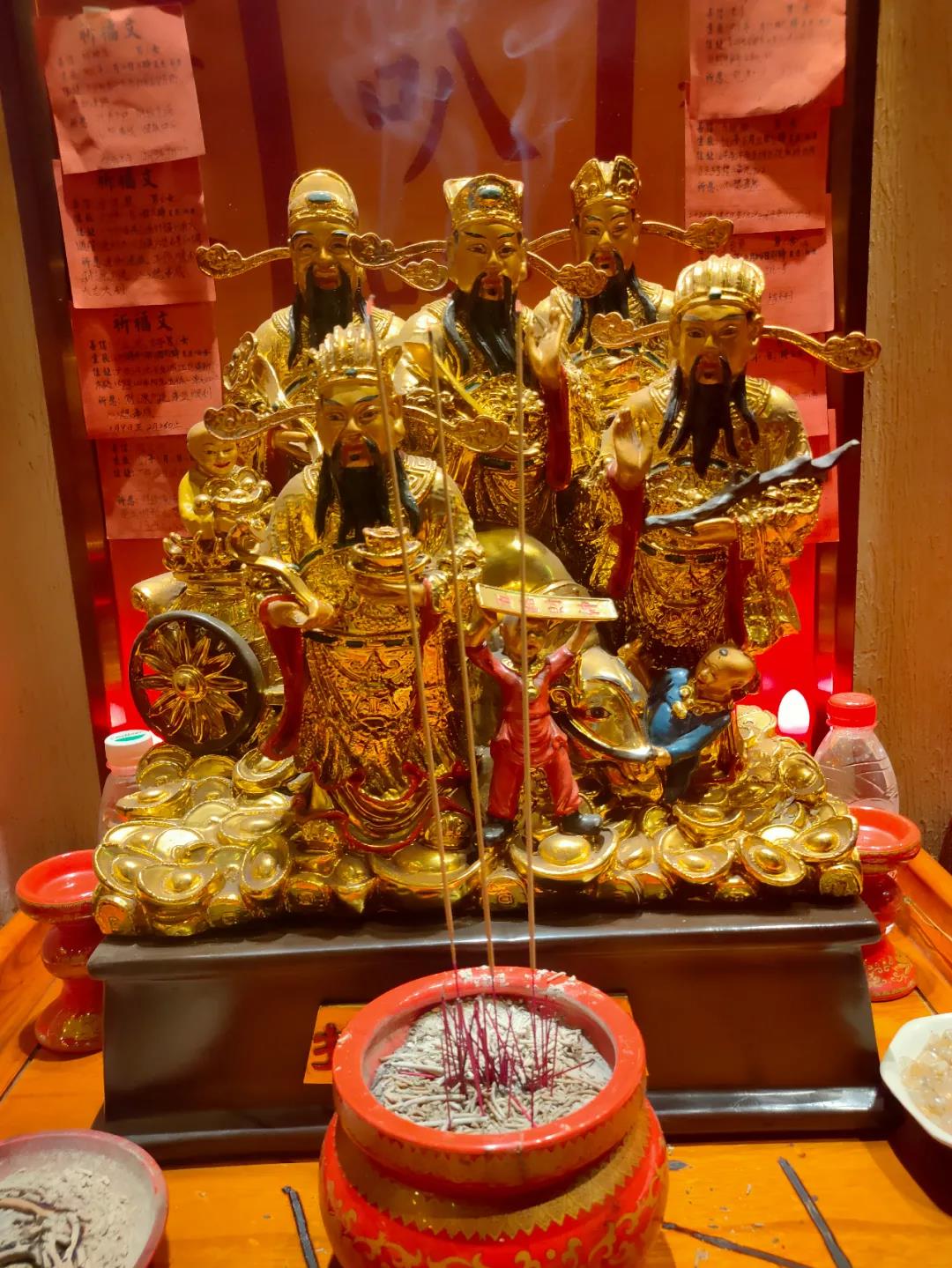 正月初五接财神,保佑一年平安顺遂,财源广进!